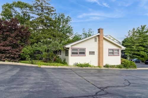 217 55th St, Clarendon Hills, IL, 60514-1753 | Card Image