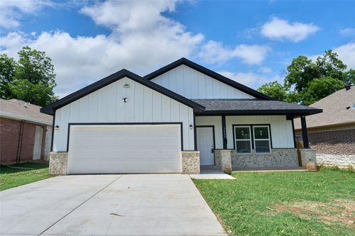 1405 E Maddox Ave, Fort Worth, TX, 76104-5750 | Card Image