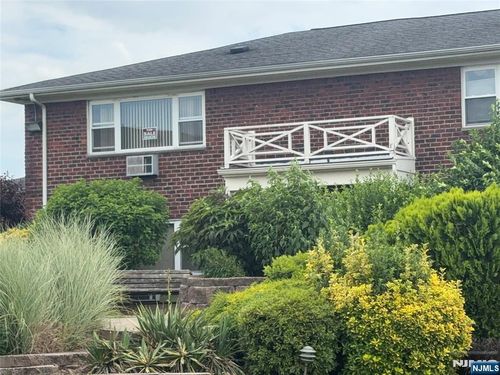 100 Bergen Blvd, Fairview, NJ, 07022-1870 | Card Image