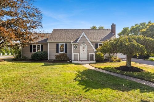 52 Garfield St, Acushnet, MA, 02743-2202 | Card Image