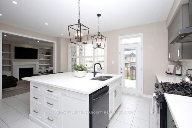 220 Harpin Way E, House other with 5 bedrooms, 4 bathrooms and 4 parking in Fergus ON | Image 14