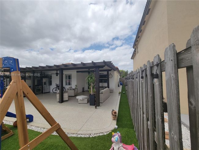 405 Ne 25 Th Ter, House other with 3 bedrooms, 2 bathrooms and null parking in Homestead FL | Image 36