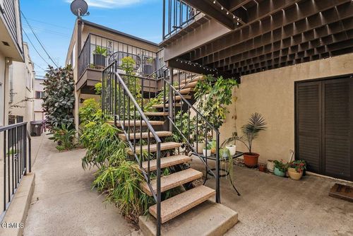 60 Bennett Ave, Long Beach, CA, 90803-2921 | Card Image