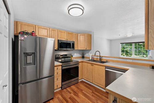 f202-13306 Se 272nd St, Kent, WA, 98042-8090 | Card Image