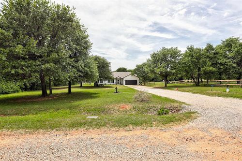 1076 County Street 2976, Blanchard, OK, 73010-2860 | Card Image