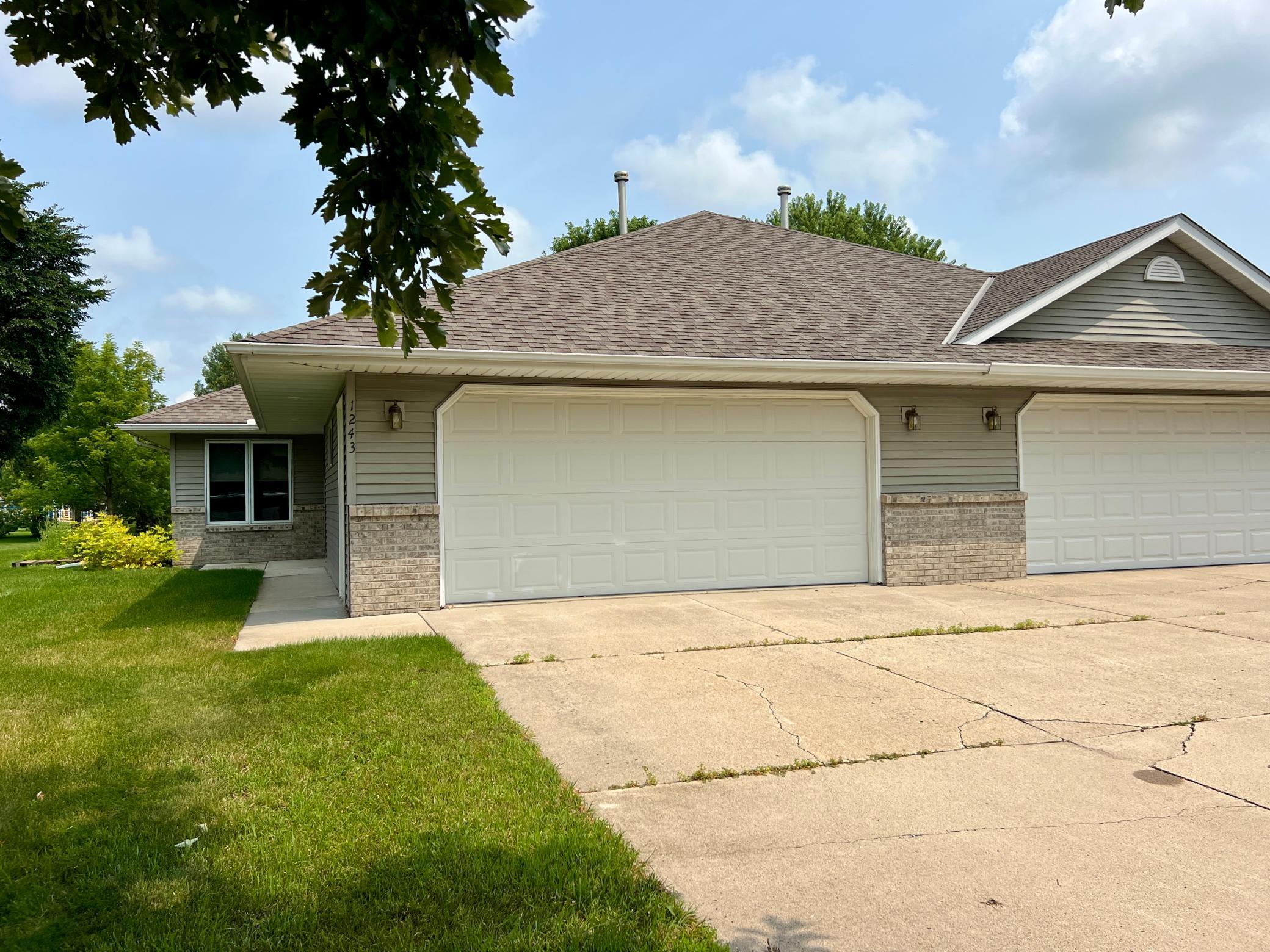 Bradford St, Hutchinson, MN 55350