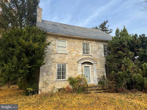 560 E Baltimore St, GREENCASTLE, PA, 17225-1008 | Card Image