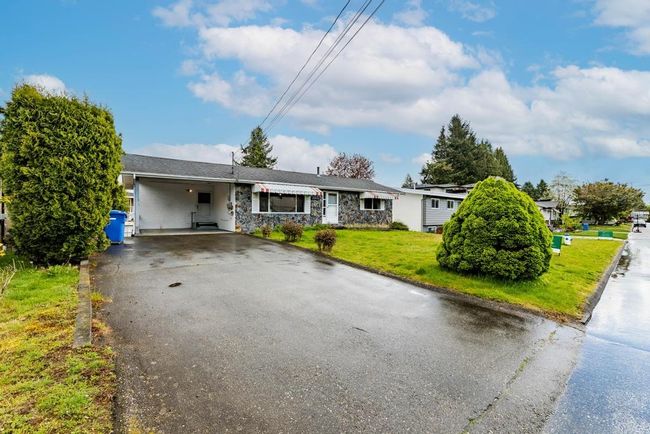 2071 Majestic Crescent, House other with 4 bedrooms, 2 bathrooms and 4 parking in Abbotsford BC | Image 1