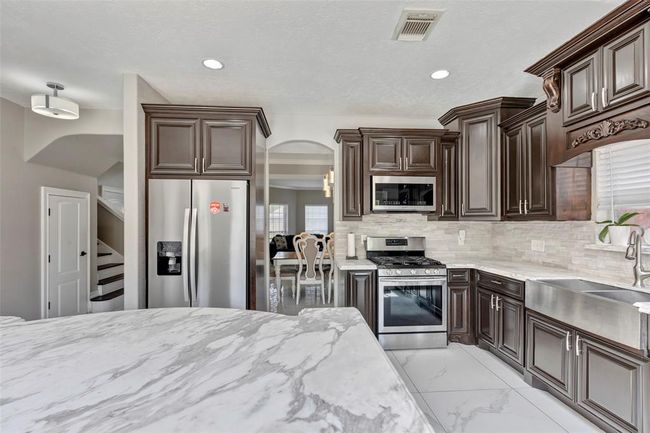 1003 Highland Woods Dr, House other with 4 bedrooms, 3 bathrooms and 2 parking in Highlands TX | Image 12