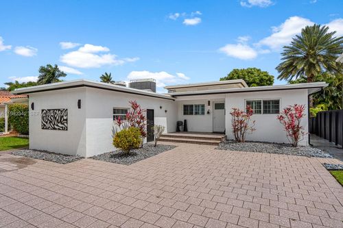 9517 Bay Dr, Surfside, FL, 33154-2435 | Card Image