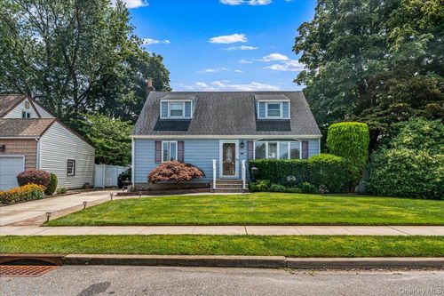 2 Gateway, Oyster Bay, NY, 11735 | Card Image