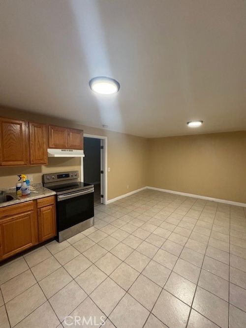 914 W 9th St, Corona, CA, 92882-3225 | Card Image