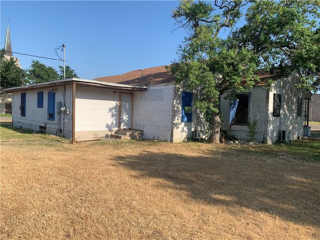 225 E Main St, House other with 3 bedrooms, 2 bathrooms and null parking in Bishop TX | Image 6