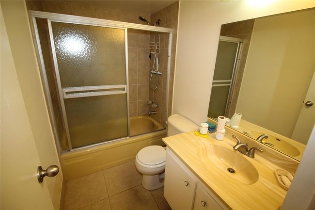 APT-306 - 1015 Country Club Dr, Condo with 1 bedrooms, 2 bathrooms and null parking in Margate FL | Image 5