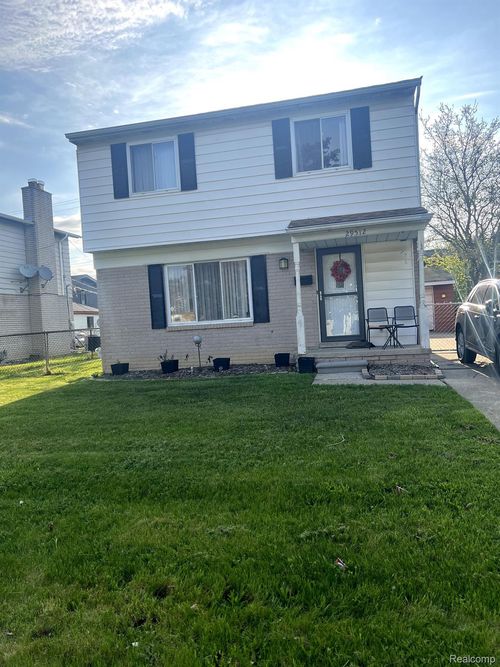29512 Brentwood St, Southfield, MI, 48076-2272 | Card Image