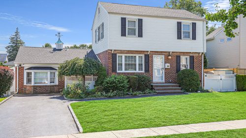 2282 3rd St, East Meadow, NY, 11554-1905 | Card Image