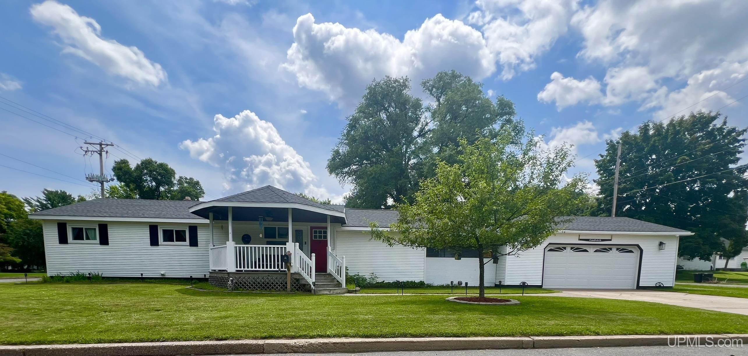 Hoadley St, Kingsford, MI 49802