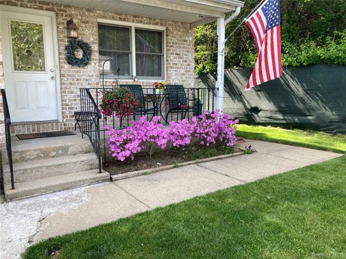 7 Dalex Ct, Glen Cove, NY, 11542-3140 | Card Image
