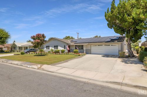 704 River Oaks Dr, Bakersfield, CA, 93309-2853 | Card Image