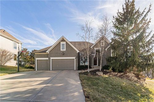 13123 W 54th Ter, Shawnee, KS, 66216-4716 | Card Image