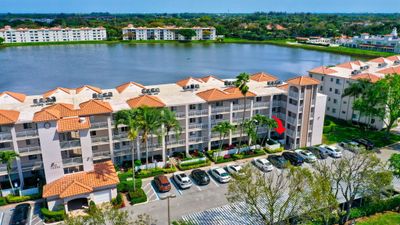 110 - 14096 Huntington Pointe Drive, Condo with 2 bedrooms, 2 bathrooms and null parking in Delray Beach FL | Image 3