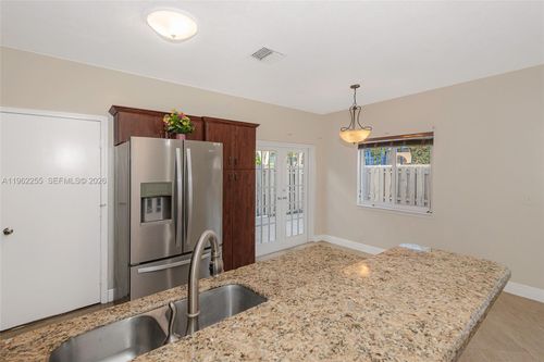 9481-9481 Stanley Ln, Tamarac, FL, 33321-6358 | Card Image