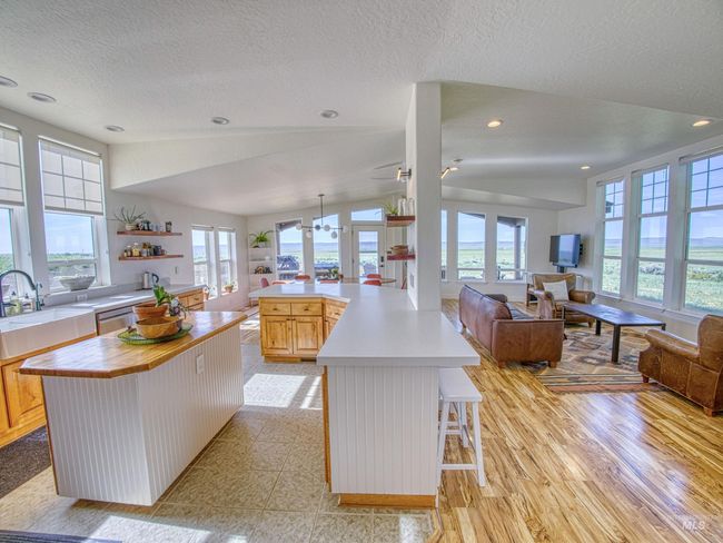 1077 E 200 N, Home with 3 bedrooms, 2 bathrooms and null parking in Fairfield ID | Image 9