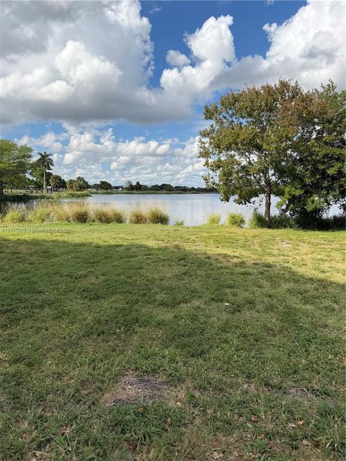 apt-16-2286 Lake Osborne Dr, Lake Worth Beach, FL, 33461-5631 | Card Image