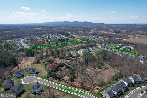 40820 Little River Tpke, Aldie, VA, 20105-2820 | Card Image