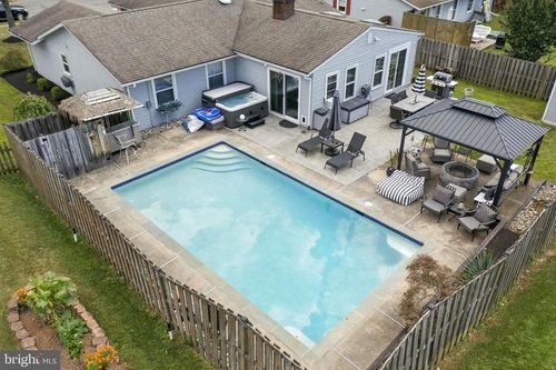8960 Merit Ct, MANASSAS, VA, 20110-4304 | Card Image