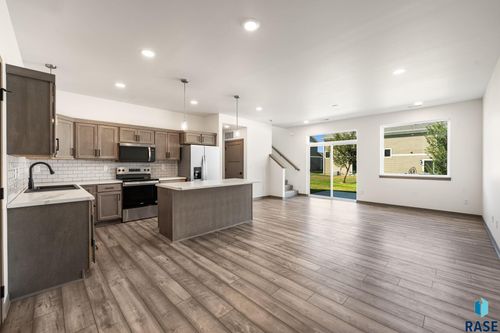 4612 E Whisper Ridge Pl, Sioux Falls, SD, 57108-3170 | Card Image