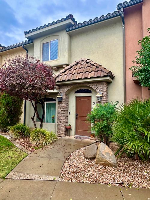 25-2075 S Sir Monte Dr, St George, UT, 84770-8812 | Card Image