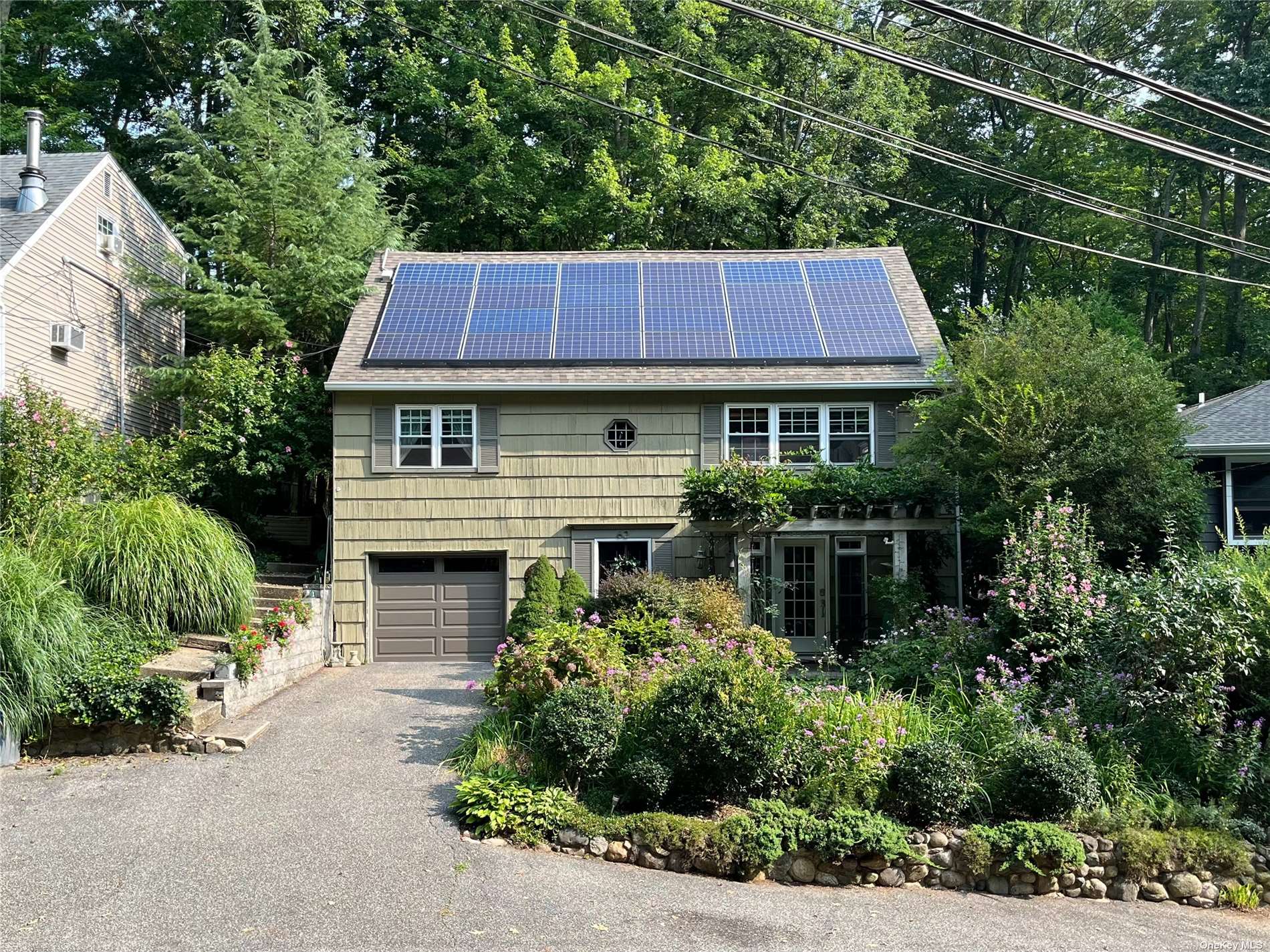 Oakdale Rd, Centerport, NY 11721