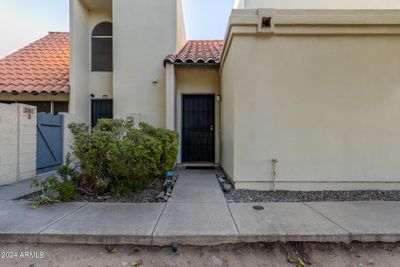 2 - 3201 W Loma Lane, Townhouse with 3 bedrooms, 2 bathrooms and null parking in Phoenix AZ | Image 1