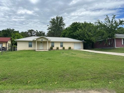 105 6th St, ingram, TX, 78025-3121 | Card Image
