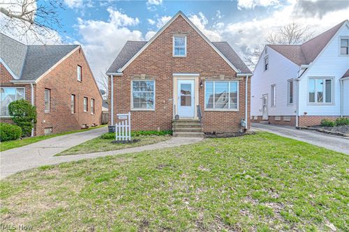 5611 Brownfield Dr, Parma, OH, 44129-4205 | Card Image