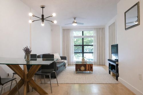 206-2137 W 10th Ave, Vancouver, BC, V6K4W4 | Card Image