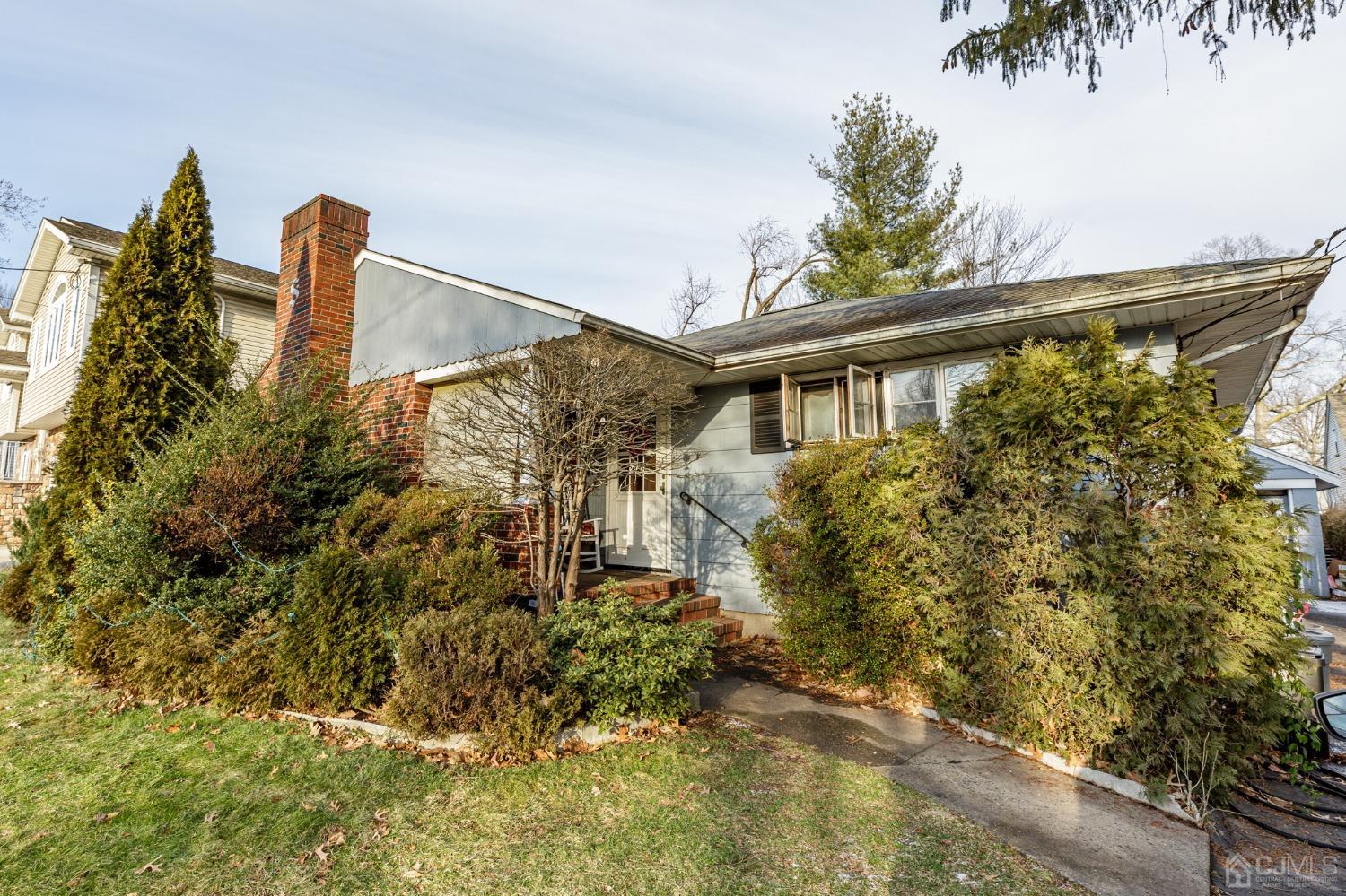 Amsterdam Ave, Roselle Park, NJ 07204