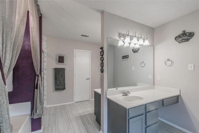 Full bath with vanity and a bathtub | Image 11