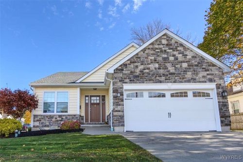 105 Pine St, Hamburg, NY, 14075-5156 | Card Image