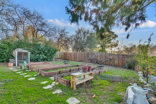 154 Crusader Road, House other with 3 bedrooms, 2 bathrooms and 2 parking in Diamond Springs CA | Image 37