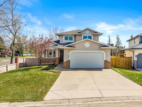 131 Lake Simcoe Crt Se, Calgary, AB, T2J7E7 | Card Image