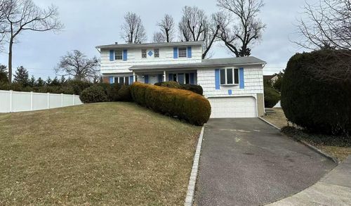 77 Auburn Ln, East Norwich, NY, 11732-1101 | Card Image