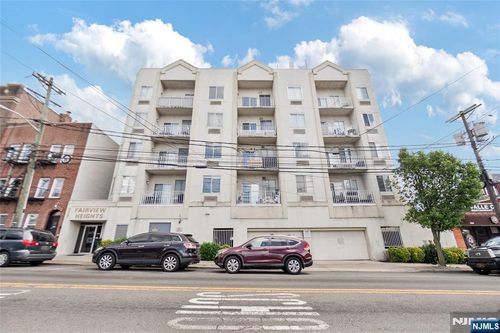 320 Anderson Ave, Fairview, NJ, 07022-1432 | Card Image