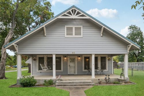 611 N Main St, Elgin, TX, 78621-1627 | Card Image