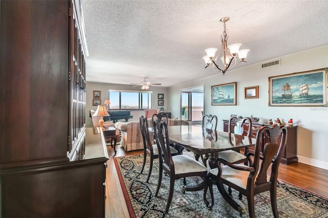 Enjoy the cool cross breeze throughout. | Image 22