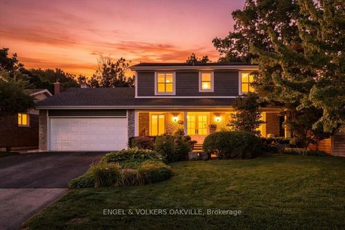 493 Wicklow Rd, Burlington, ON, L7L2J1 | Card Image