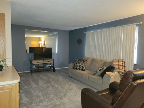 641 Briarwood Dr, Vassar, MI, 48768-1403 | Card Image