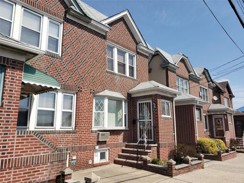 79 69th Rd, Middle Village, NY, 11379-2918 | Card Image