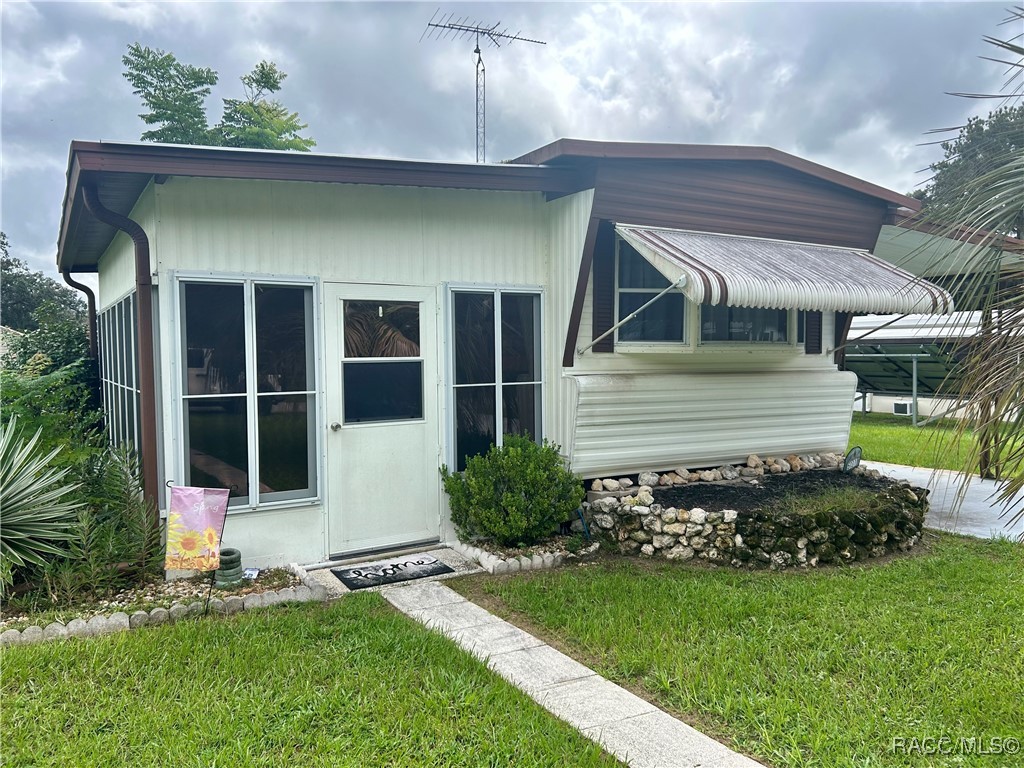 Castlelake Ave, Floral City, FL 34436
